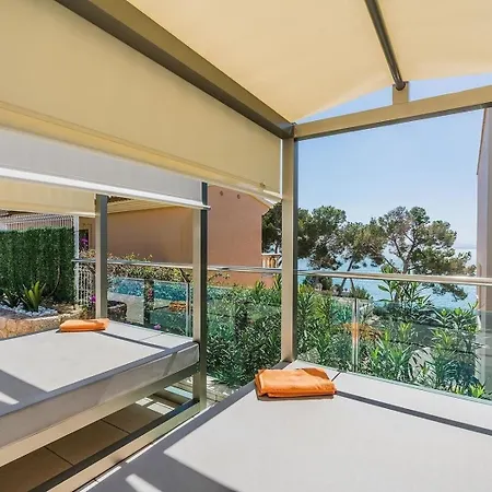 Holiday home Atemberaubende Mit Whirlpool, Beheiztem Pool Und Meerblick In Aucanada Alcanada