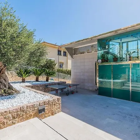 Holiday home Atemberaubende Mit Whirlpool, Beheiztem Pool Und Meerblick In Aucanada Alcanada