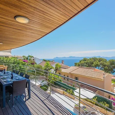 Holiday home Atemberaubende Mit Whirlpool, Beheiztem Pool Und Meerblick In Aucanada