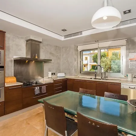 Atemberaubende Mit Whirlpool, Beheiztem Pool Und Meerblick In Aucanada Feriehus *